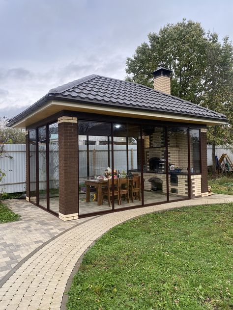 Zasklenie altánku – realizácia